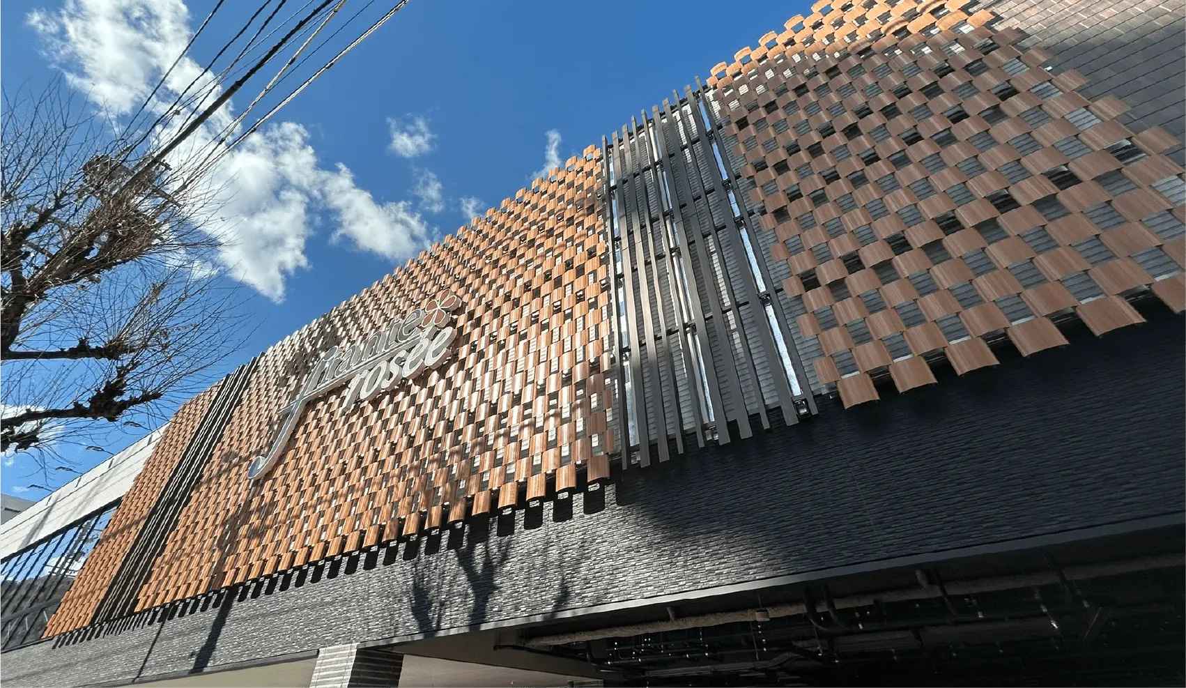 フランテ ロゼ 白壁