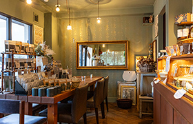 SALON DE THÉ Le Roux/カフェ